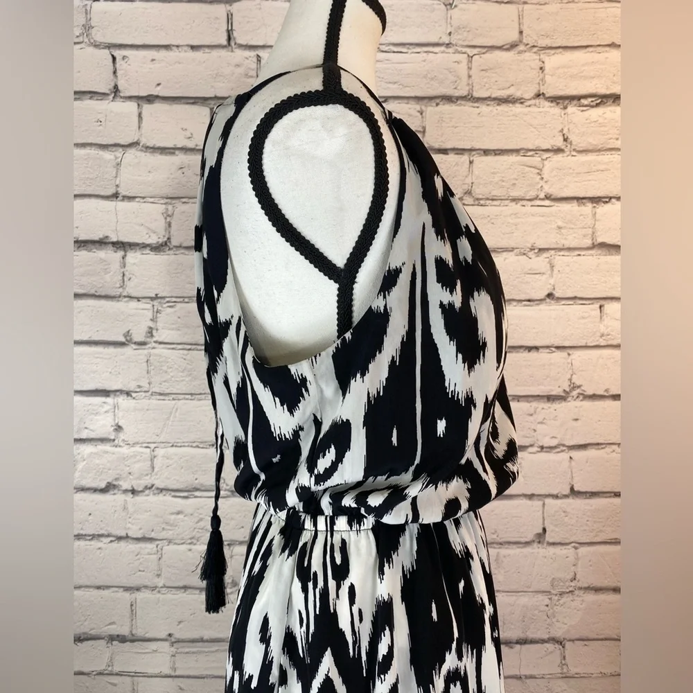 Athleta Maxi Dress size Small Black & White Floral Geometric Halter Built In Bra